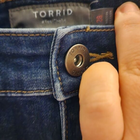 28W Torrid Crop Skinny Fit Mid Rise Jean Super Soft Midfit Blue Denim Stretch NW - Picture 6 of 8